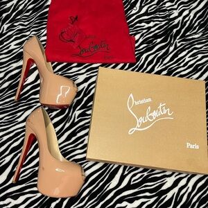 Christian Louboutin Nude Highness Patent Leather Heels 40